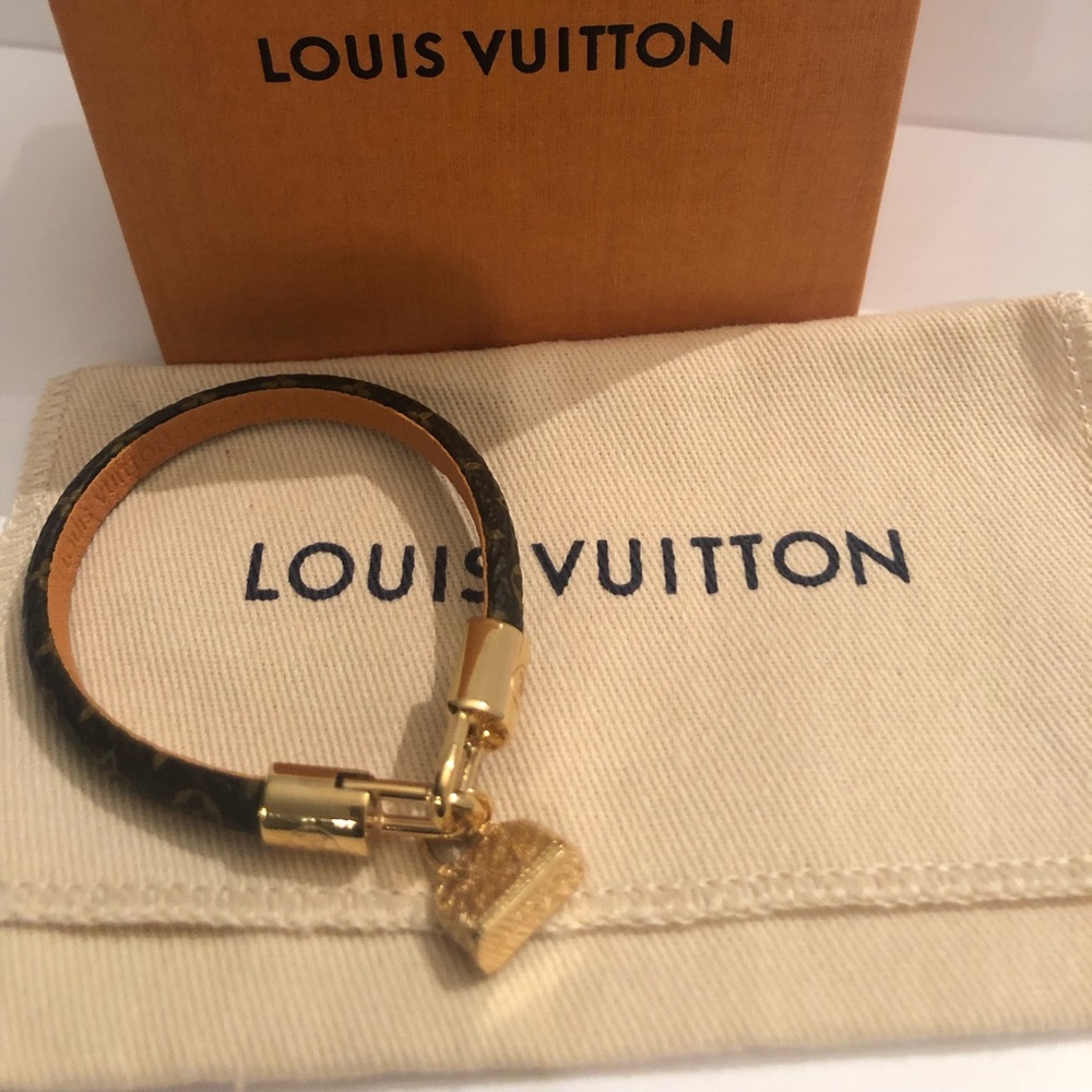 Louis Vuitton Alma Bracelet  size 17 Authentic